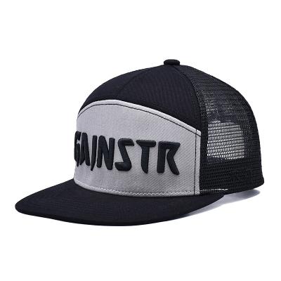 Chine Casquette à bord plat en maille durable et respirante réglable Snapback Hat Mesh Back pour homme femme à vendre