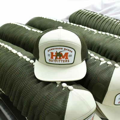 China Moderne hochkarätige Flat-Rim Mesh Cap mit Snapback-Schließung gestickte Logo zu verkaufen