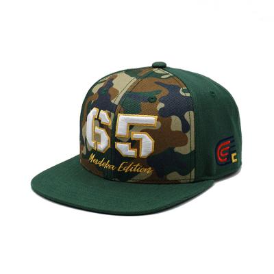 China Breathable Plastic Snapback Hats with Structured Flat Brim And Custom Embroidery Logo Camo Color for sale