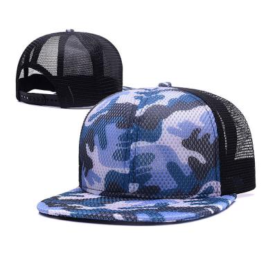 China 100% sombrero plano del camionero del borde de Camo del poliéster, sombrero cabido unisex de los 5 paneles con la hebilla plástica en venta