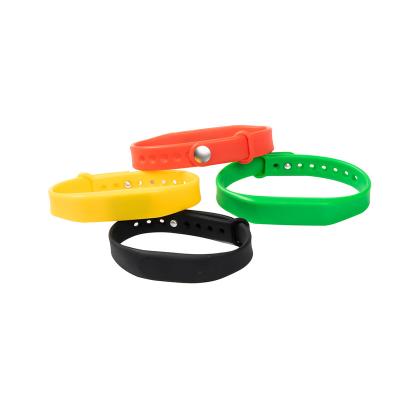 China Hot Selling Waterproof/Waterproof Customized Waterproof 13.56mhz M1 Chip Silicone NFC Wristbands Wristband for sale