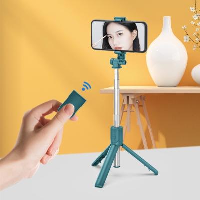 China Remote Mini Fold Aluminum Alloy Rod 360 Rotation Radio Maker Selfie Video Stick With My Phone for sale