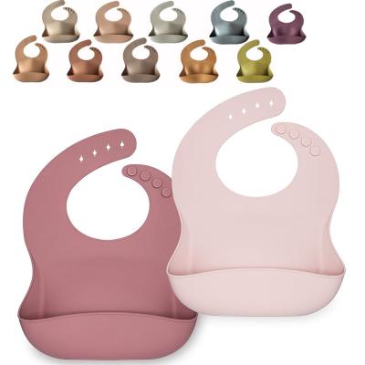 Chine Bouton de fermeture de bébé silicone Bibs personnalisé logo nourrissage bébé Bibs à vendre