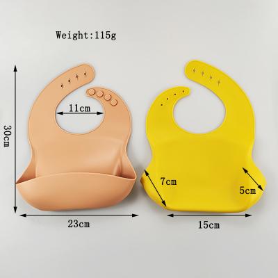 China Factory Offer EN-71 Certification Water Proof Silicone Bibs Food Grade Baby Feeding Bibs Te koop