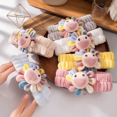 China Makeup Spa Flower Smile Plush Soft Material Friendly Wholesale Hairband Girls Wide Headband for sale