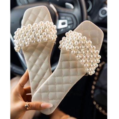 China Fashion Trend Beautiful Women's Slides Lady Jelly Sandals Diamond Sandals Beach Slipper Ladies Flat Shoes for sale