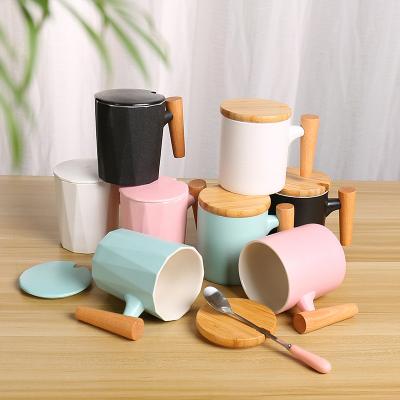 China Hot sale wood handles tea cups cups high quality custom gift ceramic coffee cups wood handle coffee mug porcelain mug 30 for sale