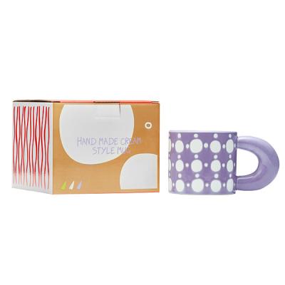 China Tazas de café cerámicas hechas a mano Regalo Taza 3D Púrpura Polka Blanco Patrón de puntos Taza de café grande Oficina Reposo en venta