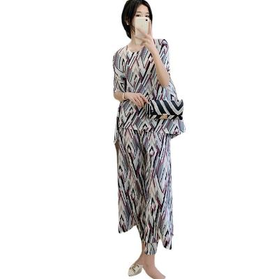 China Fashion QUICK DRY style printed crew neck pleated two piece set fits dropshipping 2023 women products 2 piece pants sets for sale