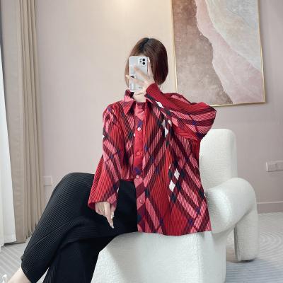 China custom oversized pleated spring and autumn plaid jacket cardigan women Anti-wrinkle Coat For Women Ladies new coat for sale