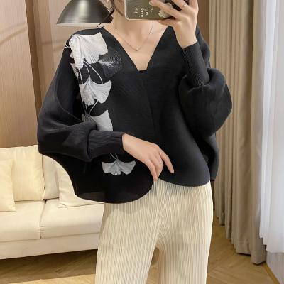 China Wholesale 2023 New Fashion Casual Ladies Anti-wrinkle Pleated Long Sleeve Coat Women Clothing Cardigan Coat for sale