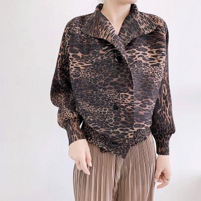 China Anti-wrinkle and coated women jackets 2023 high quality ladies pleated cardigan long sleeve pleated button woman coat for sale