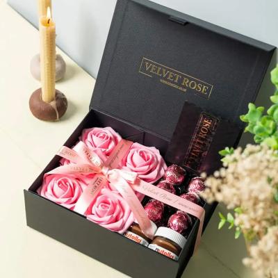 China Handmade Custom Design Magnetic Folding Square Flower Bouquet Box Rose Gift Packaging Mum Box Flowers Packaging Luxury Mum Flower Box for sale