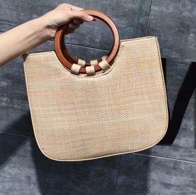 China Fashion Ring Handbag Straw Beach Wooden Handle Woven Shoulder Bag for sale