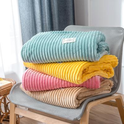 China Anti-Static Popular Home Decor Chunky Knit Soft Throw Flannel Luxury Blankets for sale