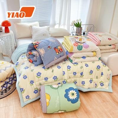 China Nature Modern Design Style Filling Polyester Summer Anti-Static Breathable Comforter for sale