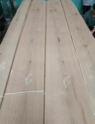 China Knotty Oak Wood Veneer Rustic Oak Natural Veneers For Furniture Door Wall Paneling & Plywood for sale