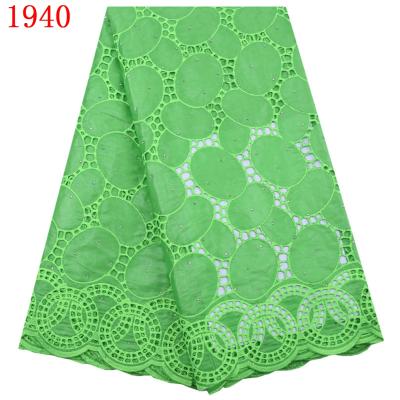 China High Quality Viable Embroidery African Bazin Brode Riche Brode Lace Up Embroidery Mesh Lace Fabric 1940 for sale