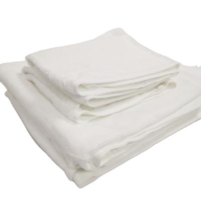 China Hot Selling Recycled Industrial Cleaning Strong Absorbency Water Oil Wiping Rags Bath Towel White Cotton Rags Cutter For Sale for sale