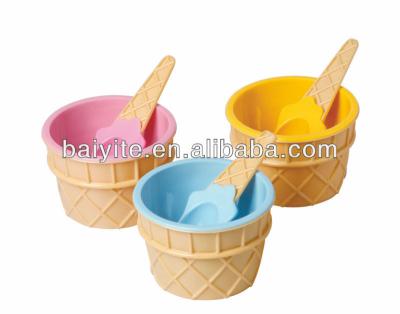 China 200ML Ice Cream Sundae Single Wall Plastic Cup With Spoon For Kids for sale