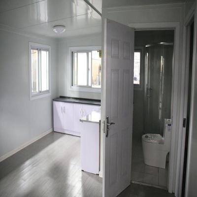 China 75 sqm Modern House 40ft Prefab Expandable 3 Bedroom Container House for sale