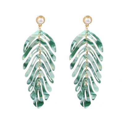 China 2021 New Vintage Design Chandelier Acrylic Green Leaves Women Earring For Party for sale