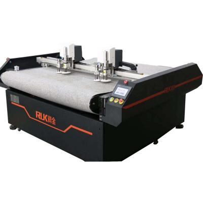 China Hot Selling Auto Feeding System Automatic Digital Denim Cutting Plotter Flat Woven Cotton Fabric Cutting Machine for sale