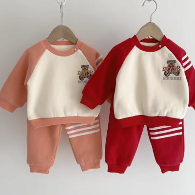 China Casual Winter Baby Suit Boys And Girls Cartoon Embroidered Anti-wrinkle And Swallow Two-piece Tracksuit for sale