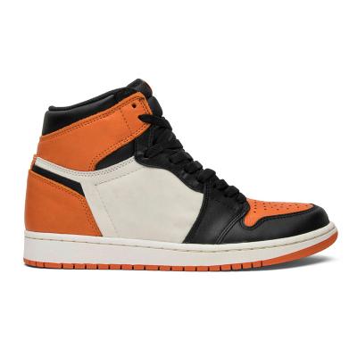 China Vintage AJ 1 High Quality Mens Womens Chicago Fire Red Sneakers Black Toe Leather Chicago Men Basketball Shoes 2022 CUSHIONING for sale