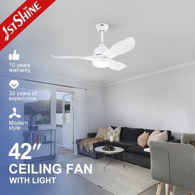 Chine Fan de plafond réversible à télécommande de moteur de lames d'ABS d'OEM avec la lumière à vendre