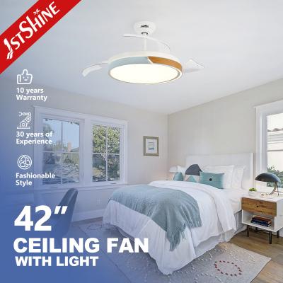 Cina Ventilatore di soffitto a led con lampada Dc Fandelier Lama piegata OEM Color 3 Color LED Light in vendita