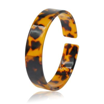 China Trendy Adjustable Thin Leopard Print Fashion Tortoise Acrylic Bracelet for sale