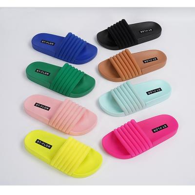 China Fashion Trend Women Slippers Custom Color Style Lady Comfortable Flat Sole Minimal Bathroom Slips Slippers for sale