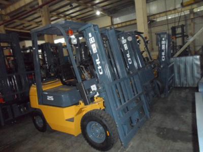 China 2.5T Capacity Diesel Forklift Truck use Original Japan ISUZU C240 Engine for sale