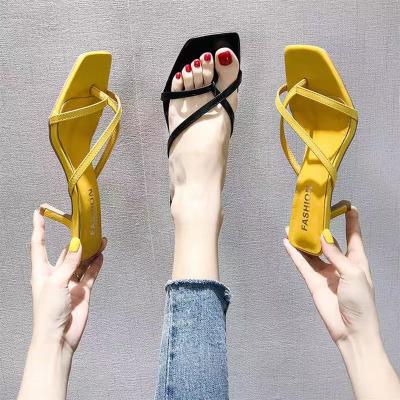 China Fashion Trend Custom Design Yellow Black Ladies Transparencies Flip Flop Sandals for sale