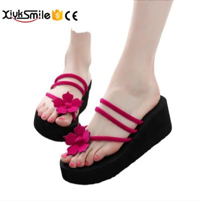 China CUSHIONING low price summer hot sale wholesale slippers simple and soft can be worn outside beach shoes flip flops ladies for sale