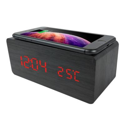 China Classes Amazon Hot Selling Multifunctional Wireless Charger 10W Smart Table Alarm Clock for Festival Gift for sale