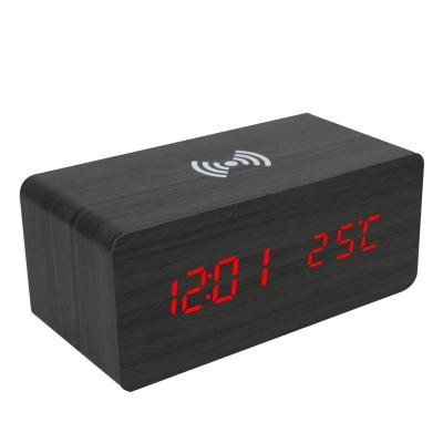 China Modern Smart Time-Temperature Display Alarm Clock Calendars Business Gift Desktop Digital Digital Wireless Charger 5W for sale