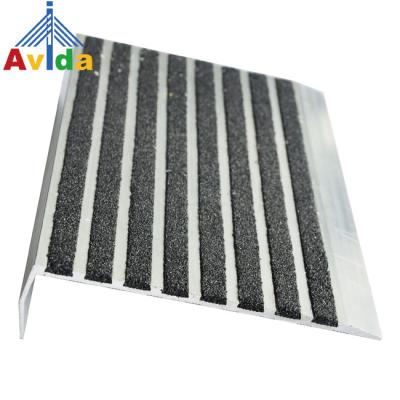 China Industrial Wide Safety Extruded Aluminum Stair Tread Cover With Carborundum Strips for sale