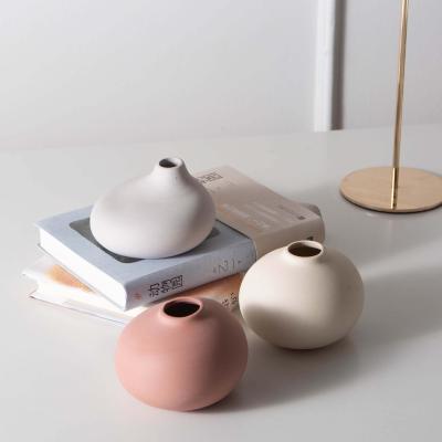 China Bulk Cheap Bulk Home Decor Multicolor Matte Globe Candle Ships Ceramic Candle Jars Home Decor Candle Jars for sale