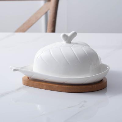 China Modern Luxury Heart-Shaped Cheese Stocked Ceramic Holders Butter Bomb Tray Butter Container Dish Bamboo for sale