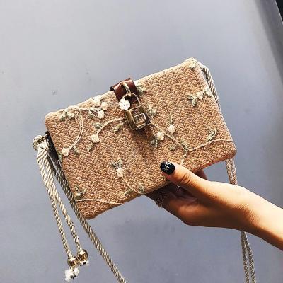 China 2022 new fashionable casual straw chain bag cheap shoulder bag shoulder lady bags for sale