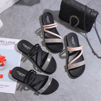 China Wholesale 2022 Summer Fashion Trend Anti Slippery Diamond Sandals Flat Sandals For Women for sale