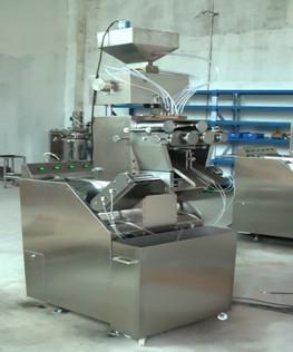 China 7 KW Softgel Encapsulation Machine With Ground Automatic Feeding / 43470 Pcs / Hour for sale