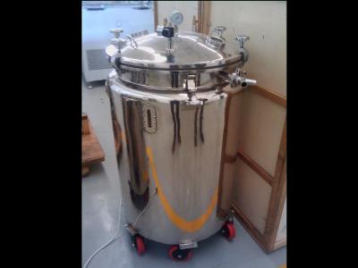 China Stainless Steel Medicine Mixing Tanks / Keep Temperature By Water / 500L for sale