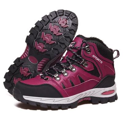 China Durable Hot Sale Mountaineering Trekking Boots Supplier for sale