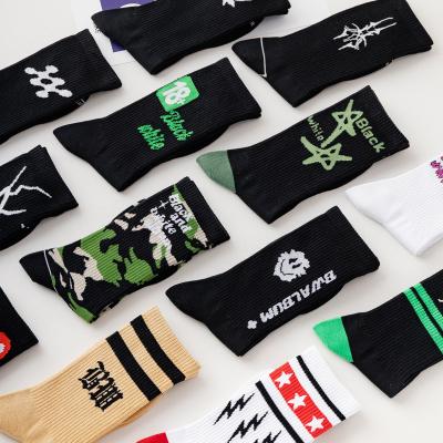 China Custom 100% Cotton Logo Design Men's Bamboo Socks OEM Disposable Dress Fashion Black White Sports Crew Socks 100% Cotton Socks for sale