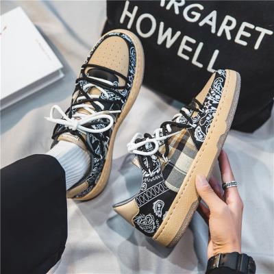 China LL043 Fashion Trend Men's Casual Shoes Sneakers Cashew Flower Retro New Sports Bandana Men's Sneaker for sale