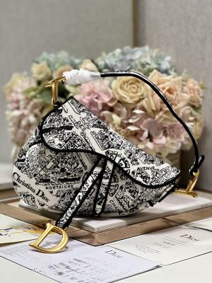 China Women Embroidery Dior Saddle Sling Bag Patchwork 25cm With 3 Interior Pockets for sale