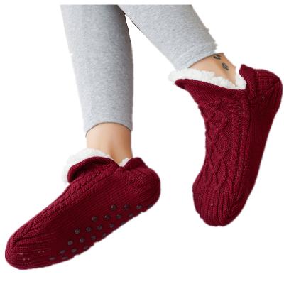 China Sherpa Boots Indoor Burgundy Non-Slip Slipper Boots Winter Fuzzy Slippers Socks With Grippers for sale